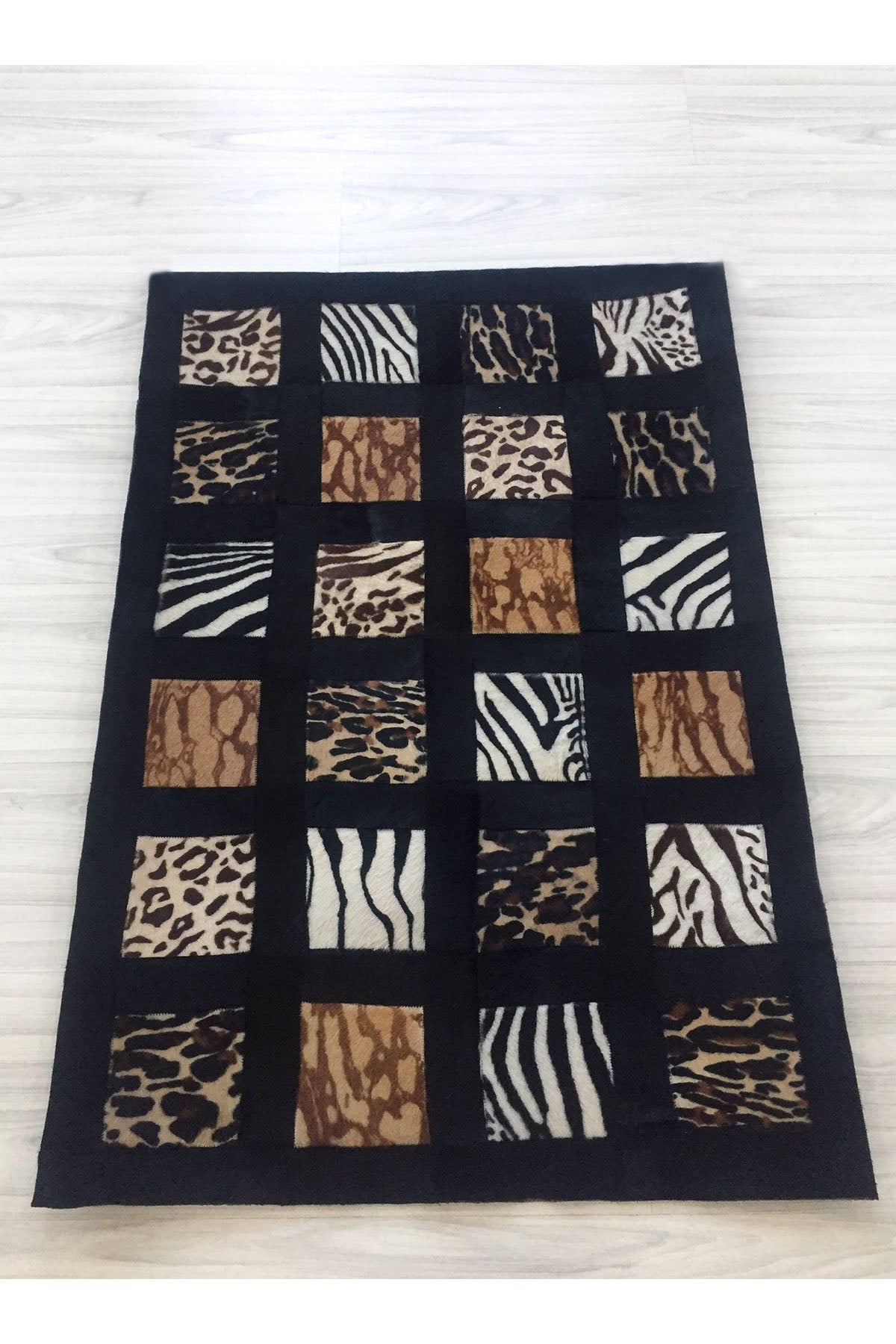 Desenli Siyah Deri Yolluk Halı - LEATINN LEATHER WEAR