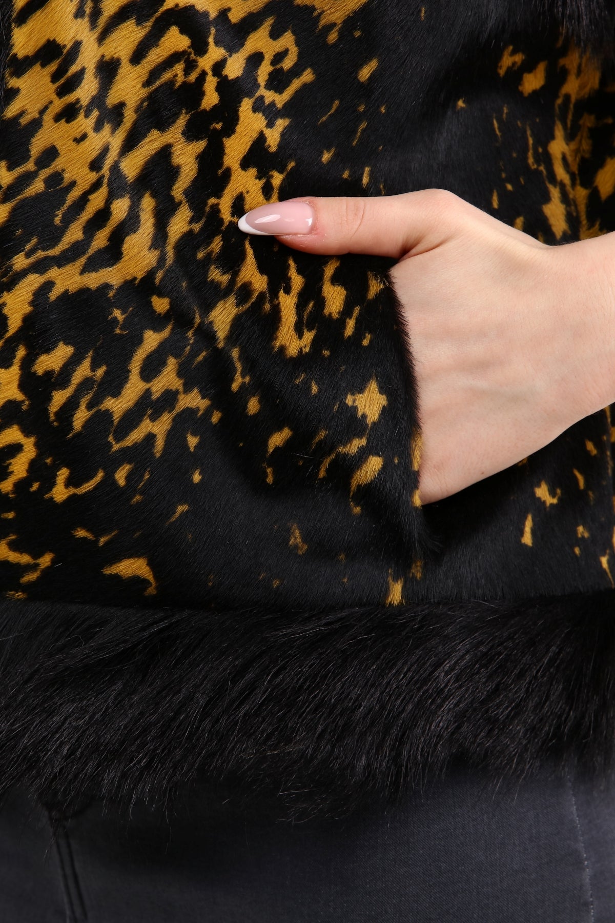 Gelbe gemusterte Lederweste für Damen
