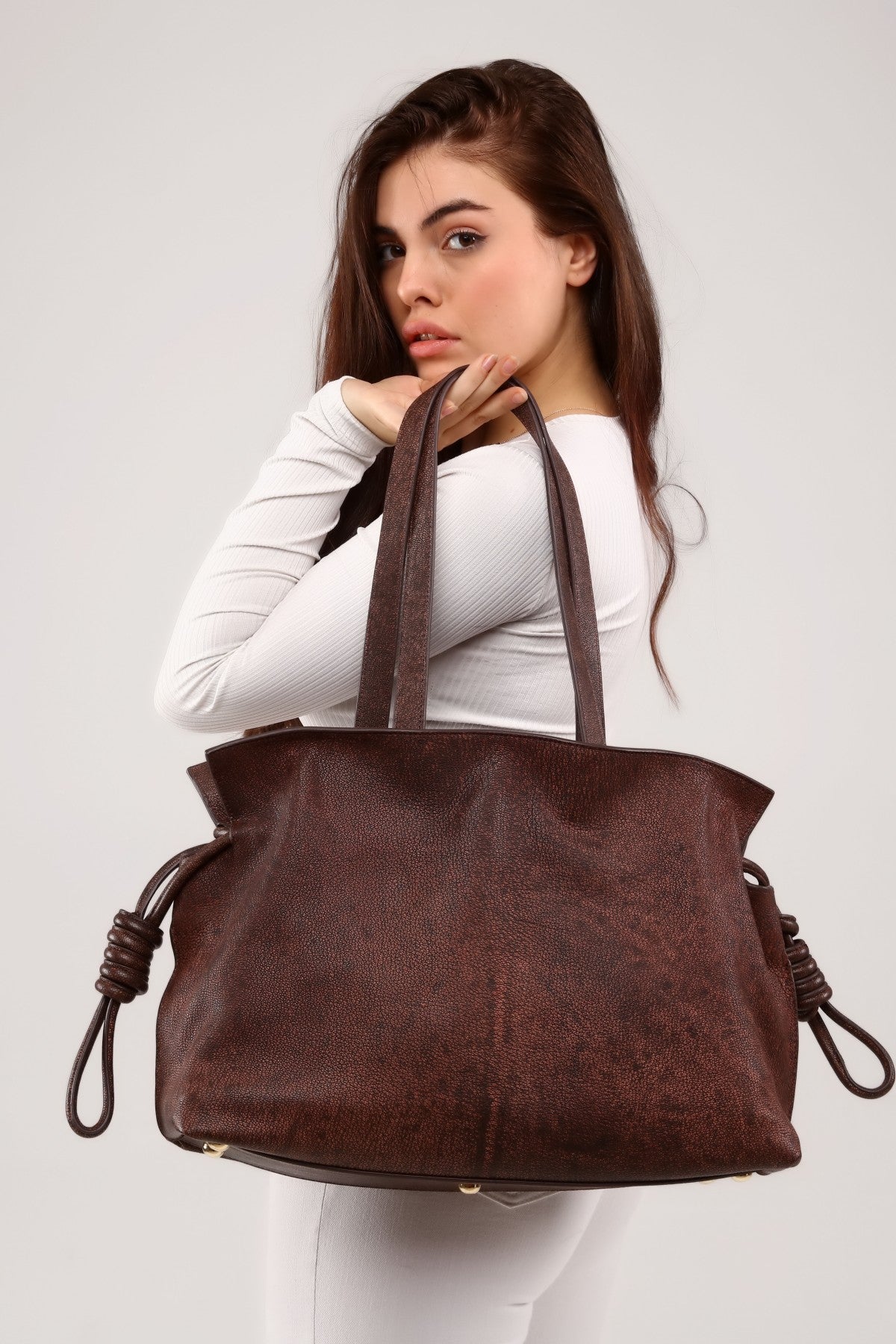 Schwarze Ledertasche mit Leopardenmuster für Damen