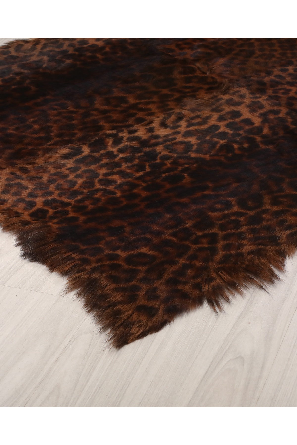 Leopar Desenli Deri Yolluk Halı - LEATINN LEATHER WEAR