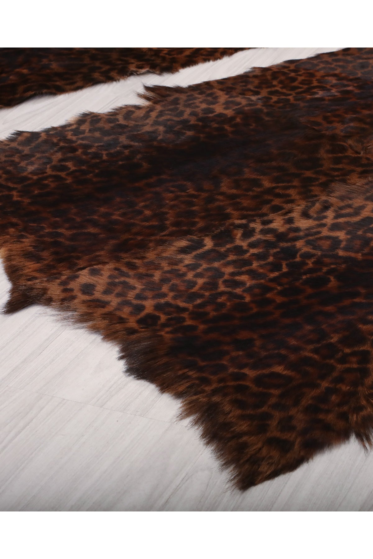 Leopar Desenli Deri Yolluk Halı - LEATINN LEATHER WEAR