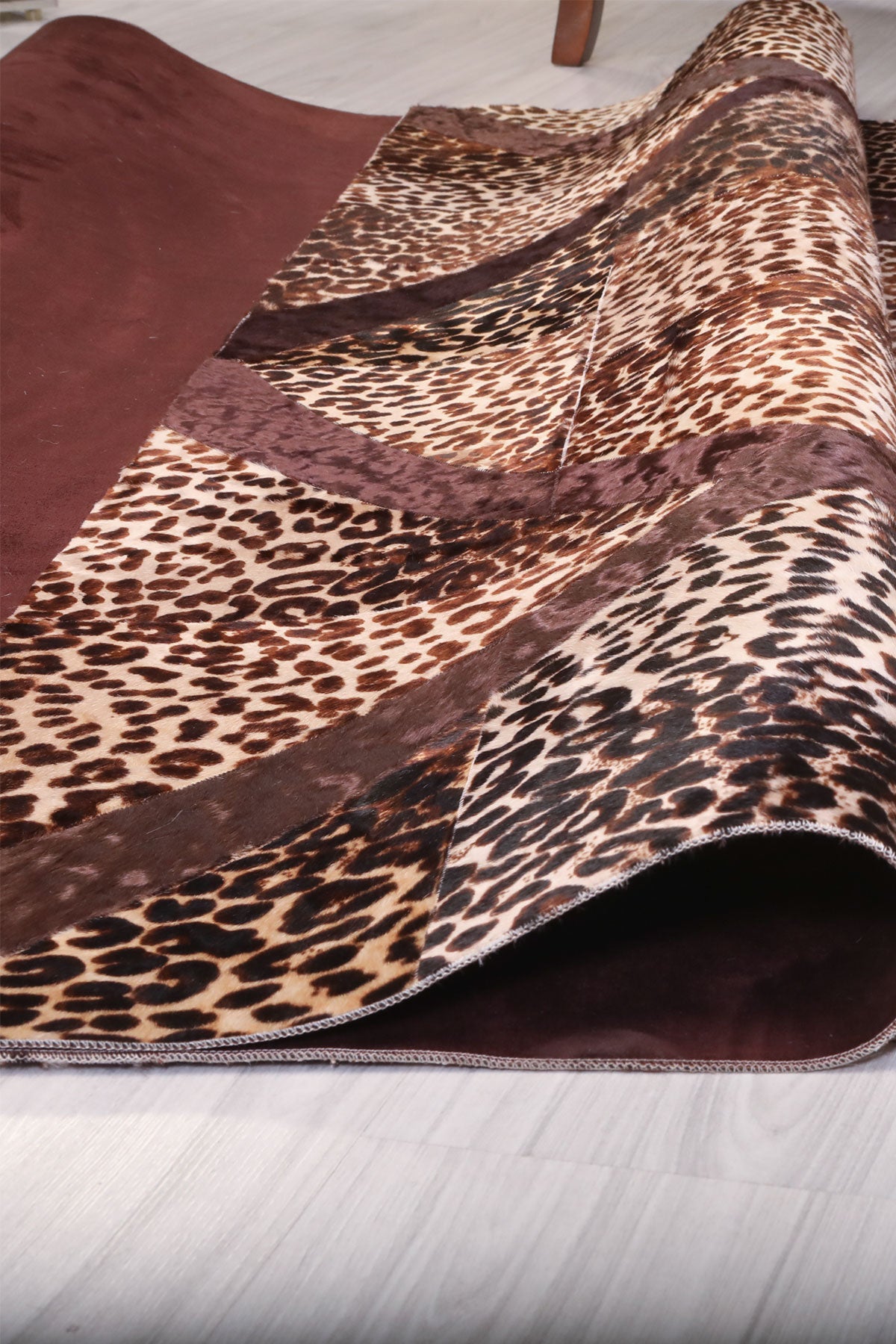 Leopar Baskılı Şeritli Deri Halı - LEATINN LEATHER WEAR