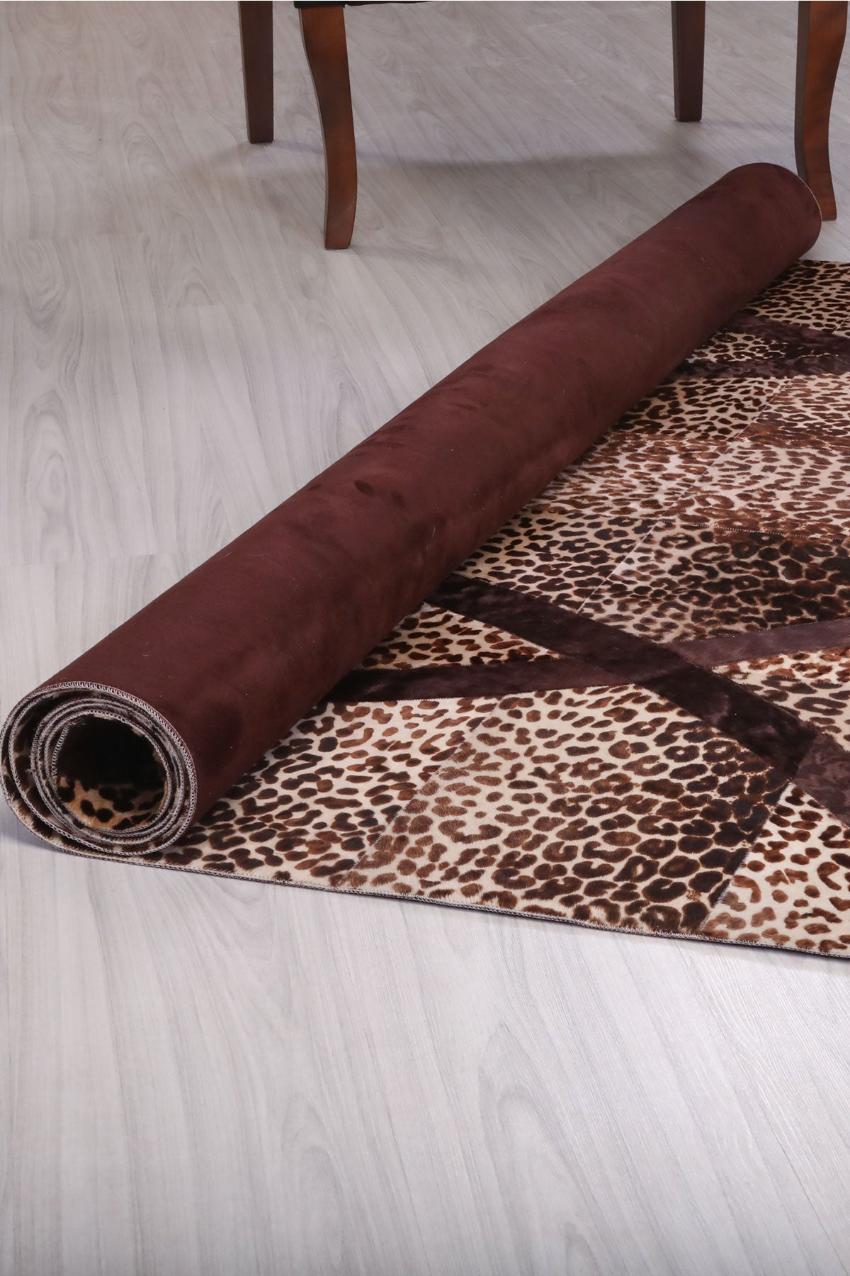 Leopar Baskılı Şeritli Deri Halı - LEATINN LEATHER WEAR