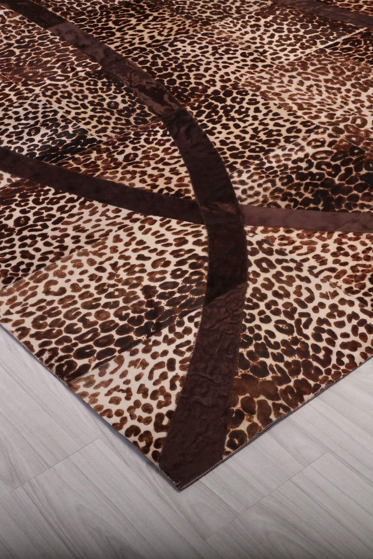 Leopar Baskılı Şeritli Deri Halı - LEATINN LEATHER WEAR
