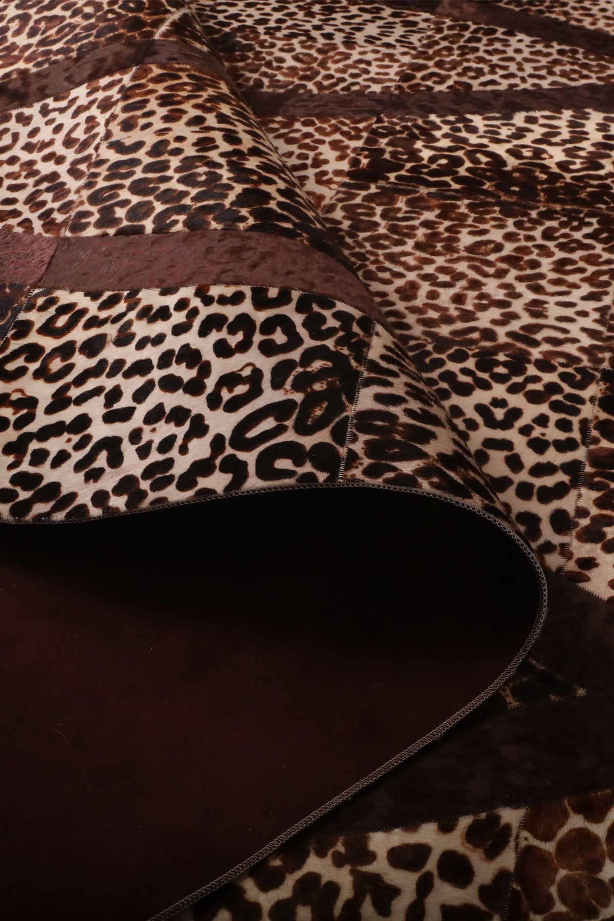 Leopar Baskılı Şeritli Deri Halı - LEATINN LEATHER WEAR