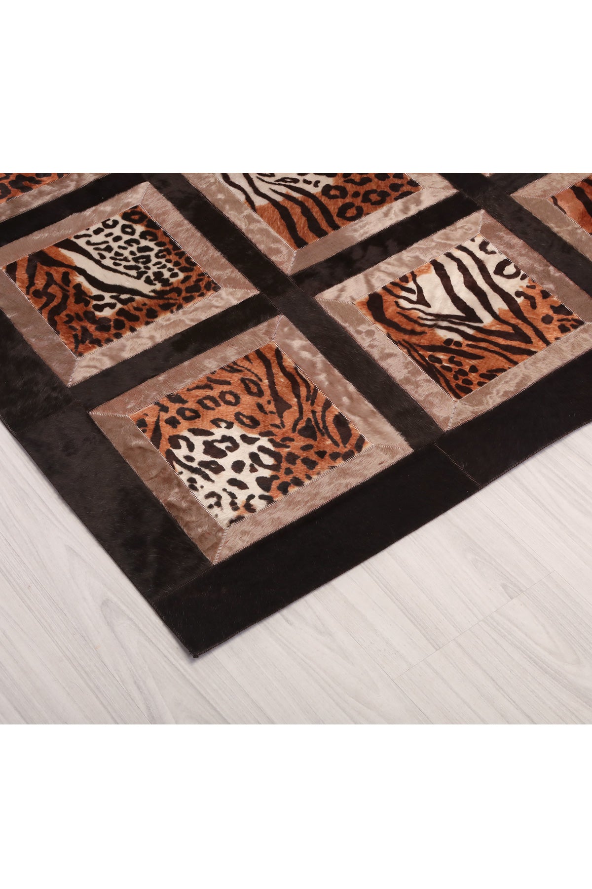 Kaplan Desen Baskılı Deri Halı - LEATINN LEATHER WEAR