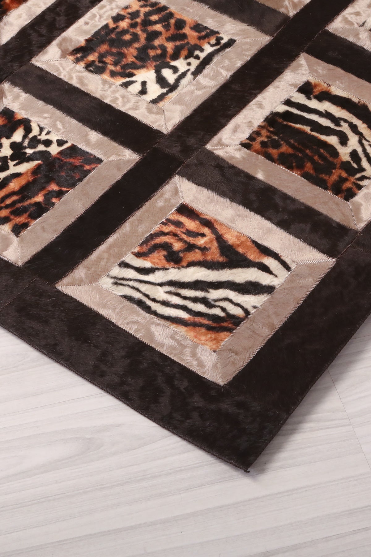 Kaplan Desen Baskılı Deri Yolluk Halı - LEATINN LEATHER WEAR