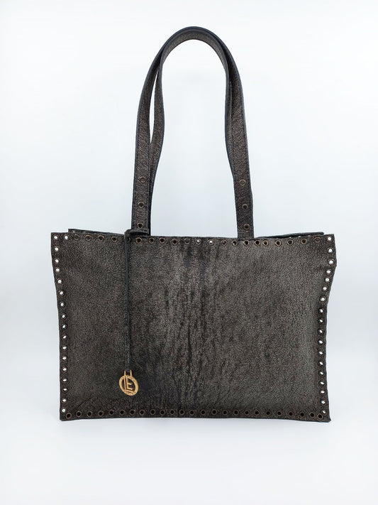 حقيبة جلد نسائية سوداء بطبعة الفهد